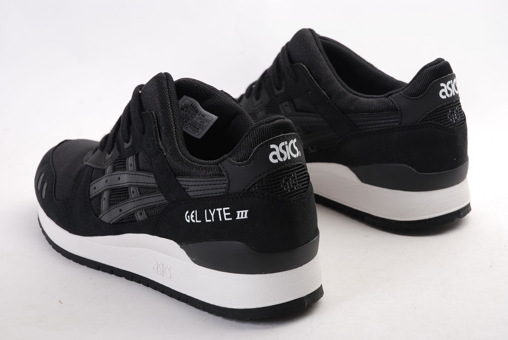 basket asics fille noir